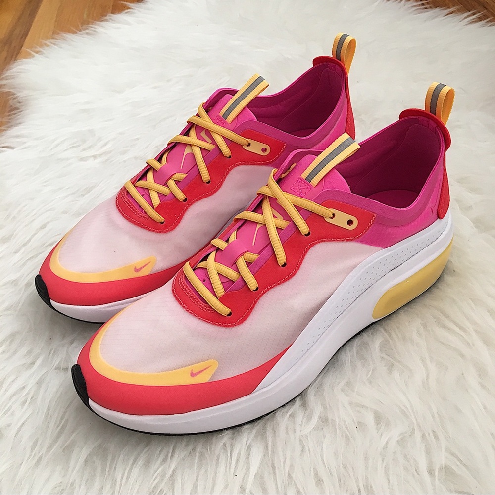 Nike Air Max Dia Women’s Sneakers - Picture 2 of 7